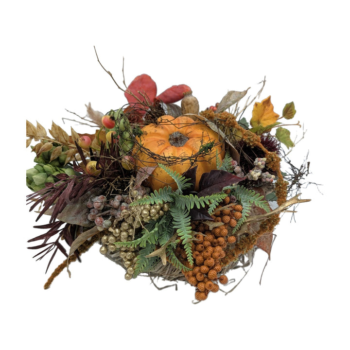 Freigestellt Herbstgesteck Kürbis Hopfen Beeren Farn orange grün
