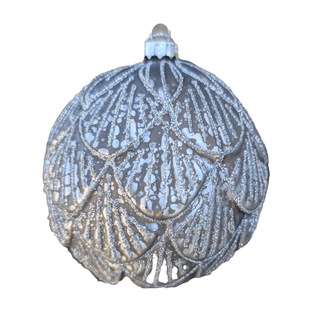 Freigestellt Christbaumkugel Bogenmuster Glitzer silber weiß Ø 10 cm