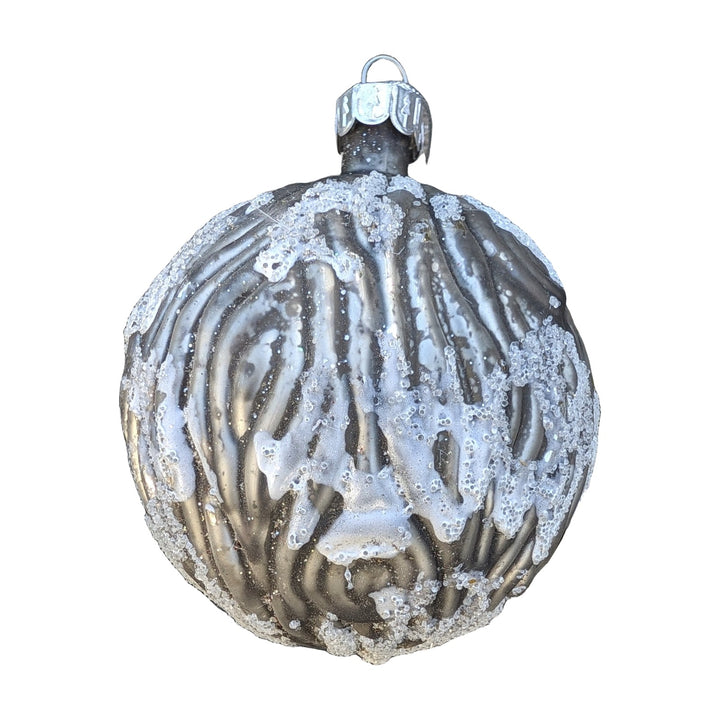 Freigestellt Christbaumkugel Rillenrelief Glitzer silber grau Ø 8 cm