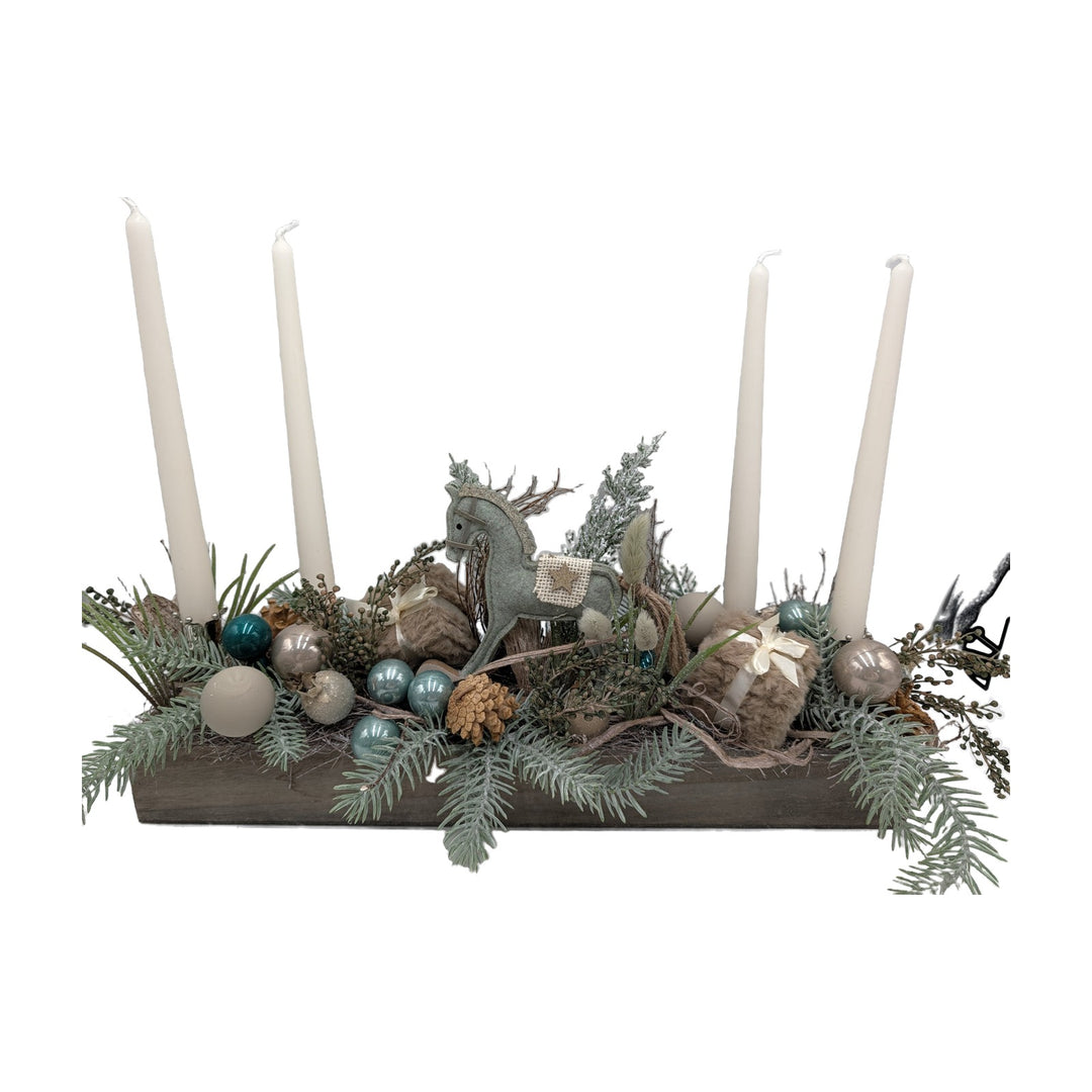 Freigestellt Adventsgesteck Schaukelpferd Kugeln Tanne mint creme