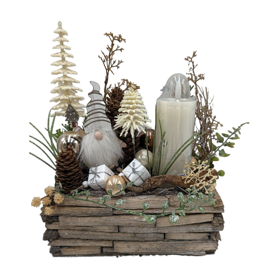 Freigestellt Weihnachtsgesteck Wichtel Bäume Zapfen creme natur