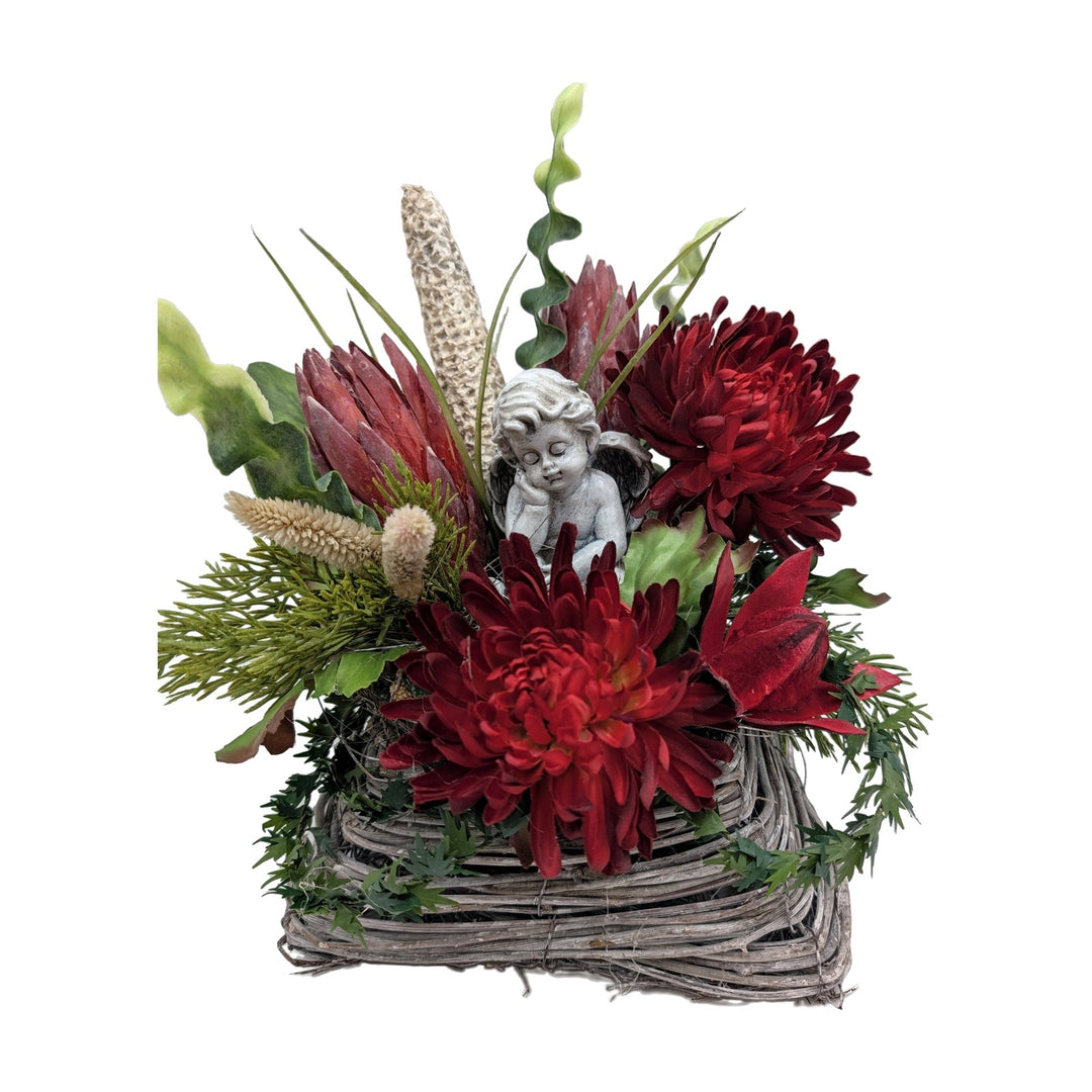 Freigestellt Trauergesteck Engel Chrysanthemen Protea rot grau
