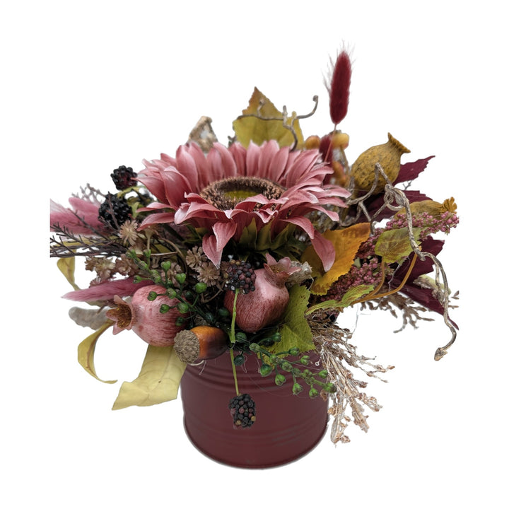 Freigestellt Herbstgesteck Sonnenblume Granatapfel Brombeeren rosa dunkelrot