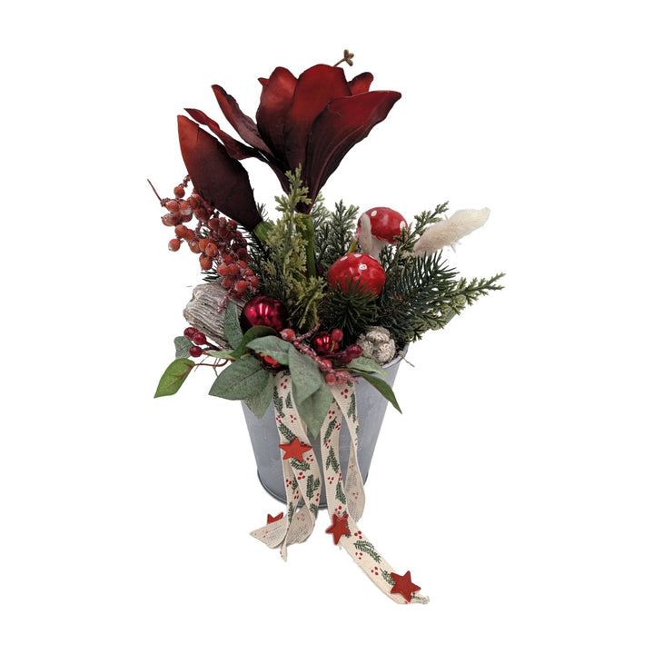 Freigestellt Weihnachtsgesteck Amaryllis Fliegenpilz Tanne rot im Zinktopf