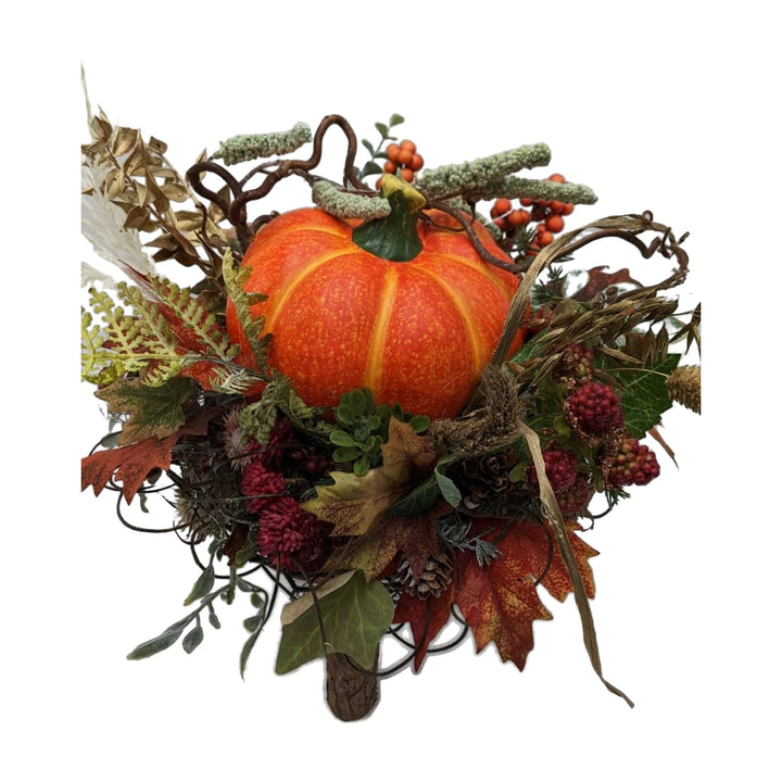 Freigestellt Herbstgesteck Kürbis Zapfen Beeren Laub Gräser orange grün