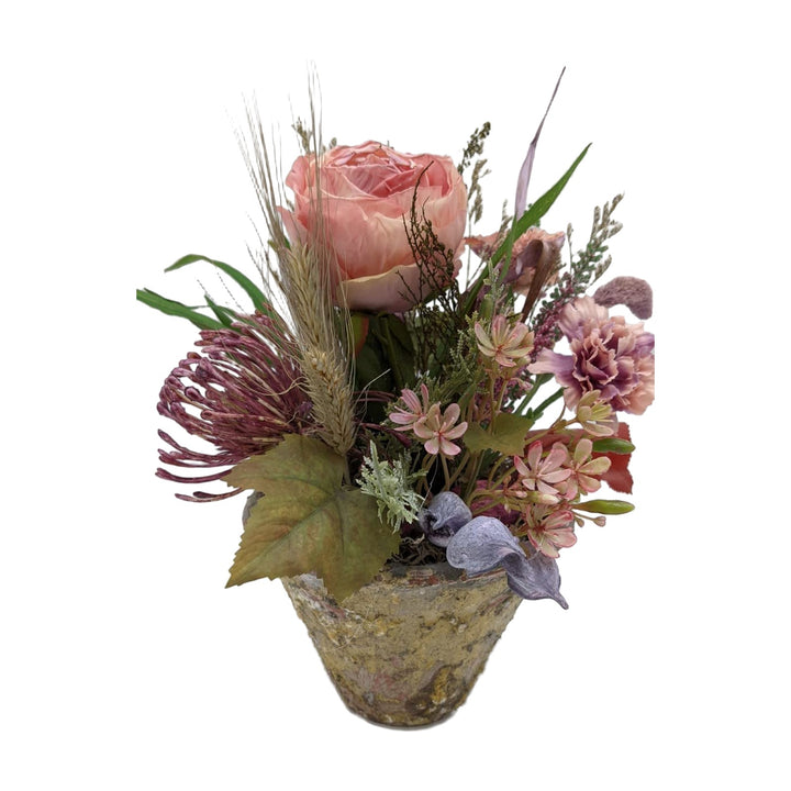 Freigestellt Herbstgesteck Rose Nelke Weizen Gräser apricot rosa im Topf