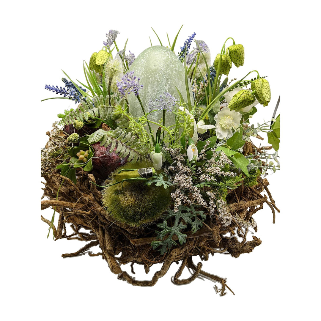 Freigestellt Ostergesteck Frühlingsgesteck Glas-Ei Schachbrettblumen Moos grün weiß