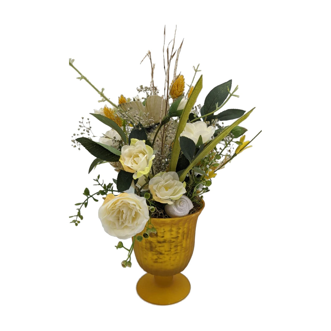 Freigestellt Tischgesteck Sommergesteck Schmetterling Schnecke Rosen Gräser gelb creme