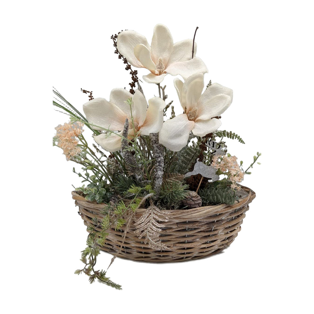 Freigestellt Wintergesteck Magnolien Hirsch Zapfen Farn im Korb creme apricot