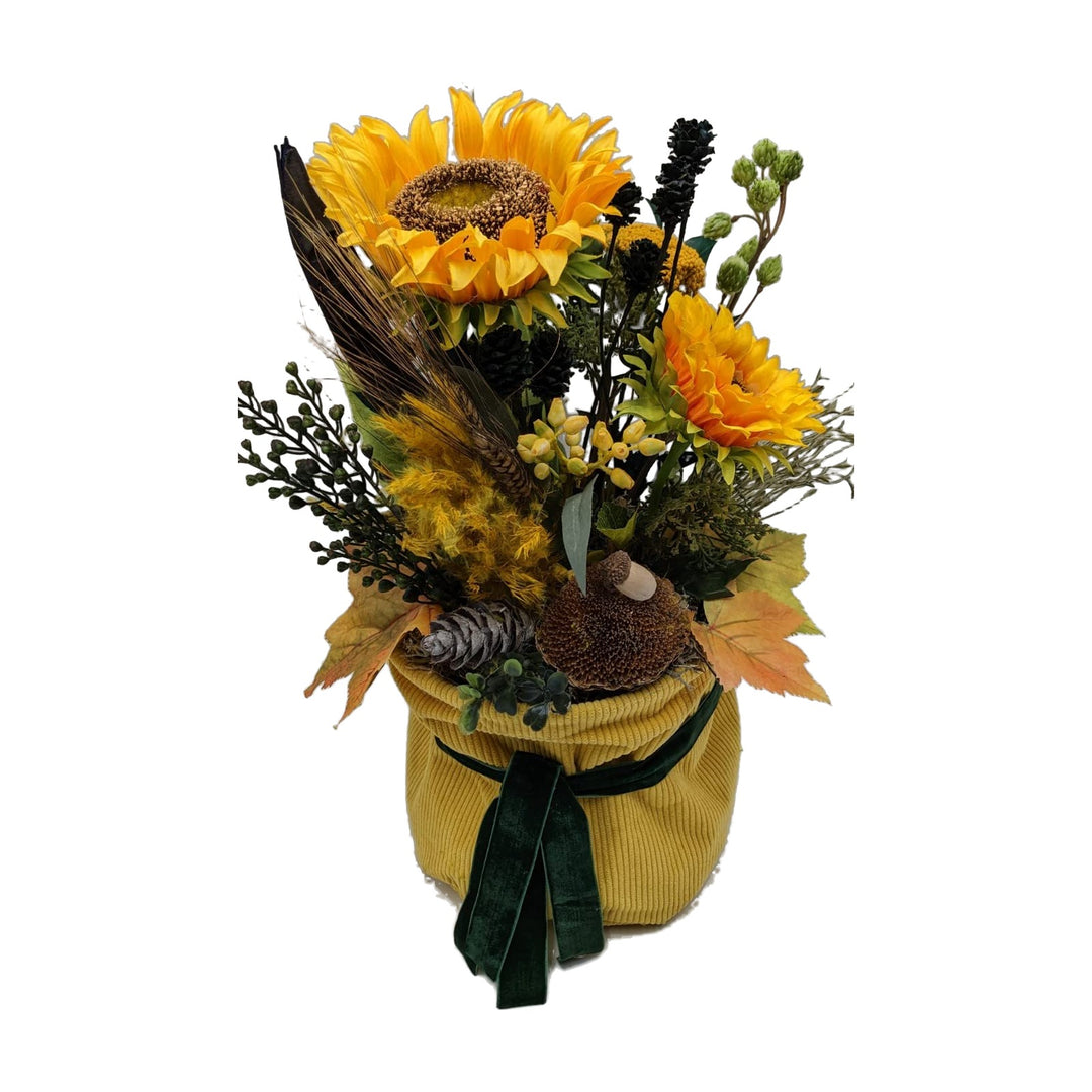 Freigestellt Herbstgesteck Sonnenblumen Zapfen Laub Gräser gelb grün