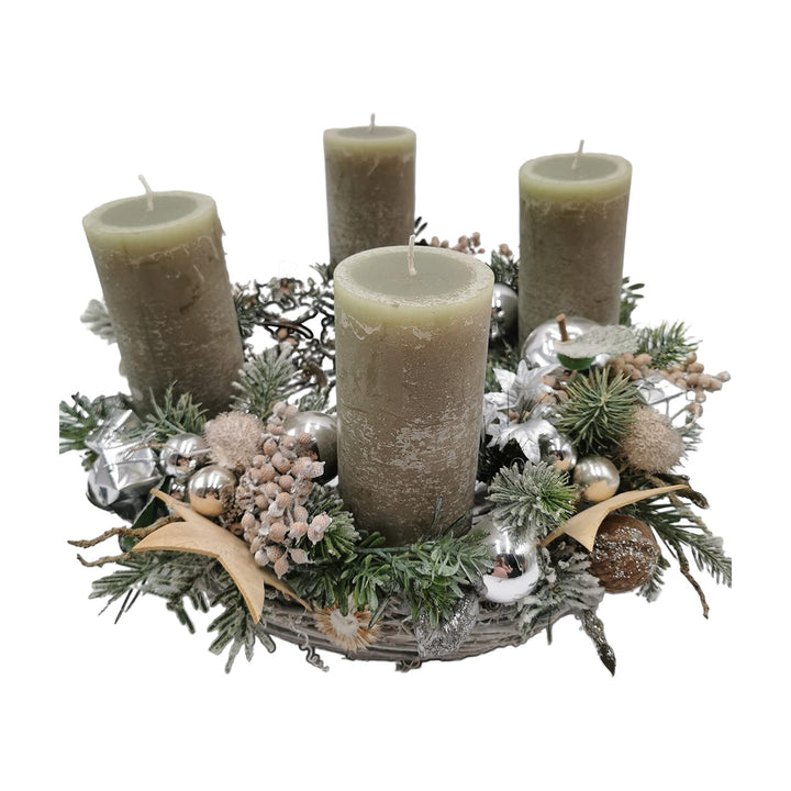 Freigestellt Weihnachtsgesteck Adventskranz Kerzen Kugeln Sterne Tanne silber natur