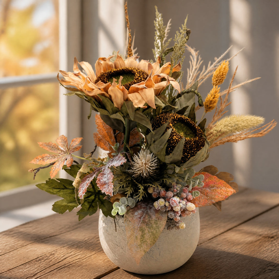 Szene Sommergesteck Herbstgesteck Sonnenblume Distel Beeren Gräser apricot