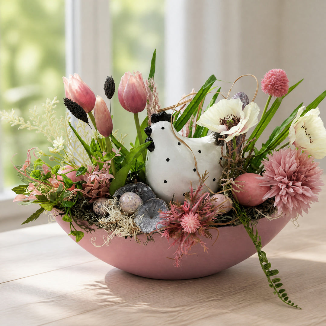 Szene Ostergesteck Huhn Eier Tulpen Mohn Gräser rosa weiß