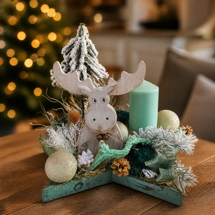 Szene Weihnachtsgesteck Hirsch Stern Kugeln mint weiß