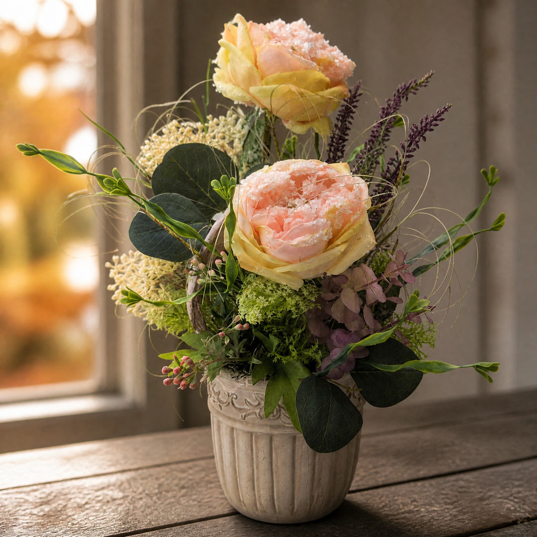 Szene Herbstgesteck Rosen Heide Hortensie rosa creme