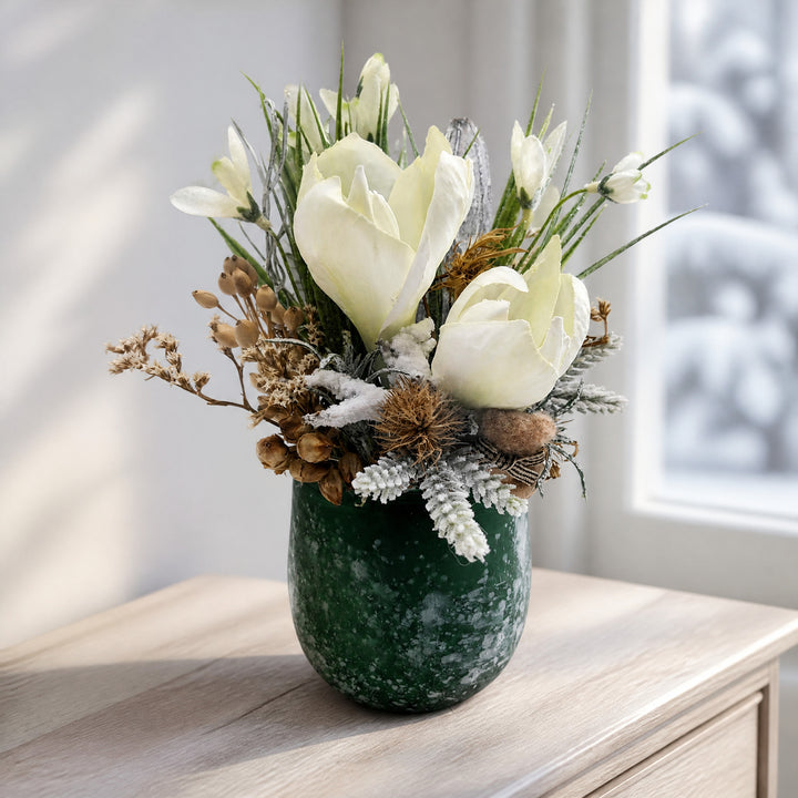 Szene Wintergesteck Amaryllis Schneeglöckchen Tanne weiß grün