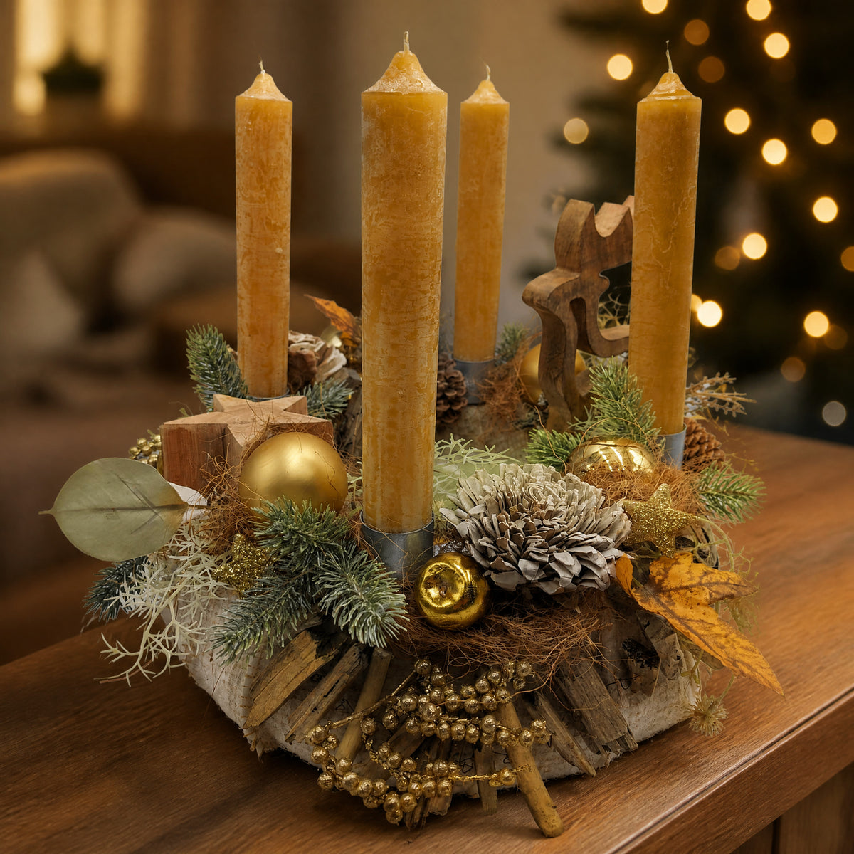 Szene Adventskranz Kerzen Kugel Stern Hirsch senf gold natur