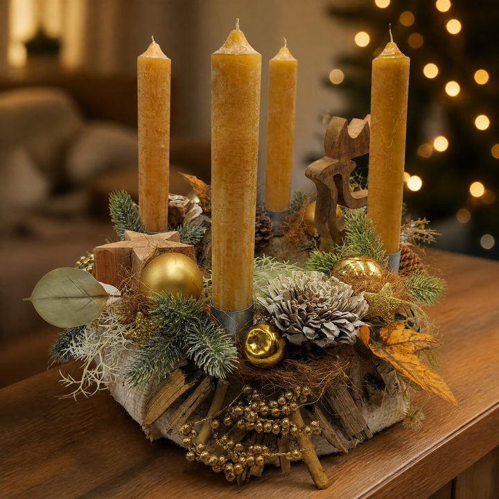 Szene Adventskranz Kerzen Kugel Stern Hirsch senf gold natur