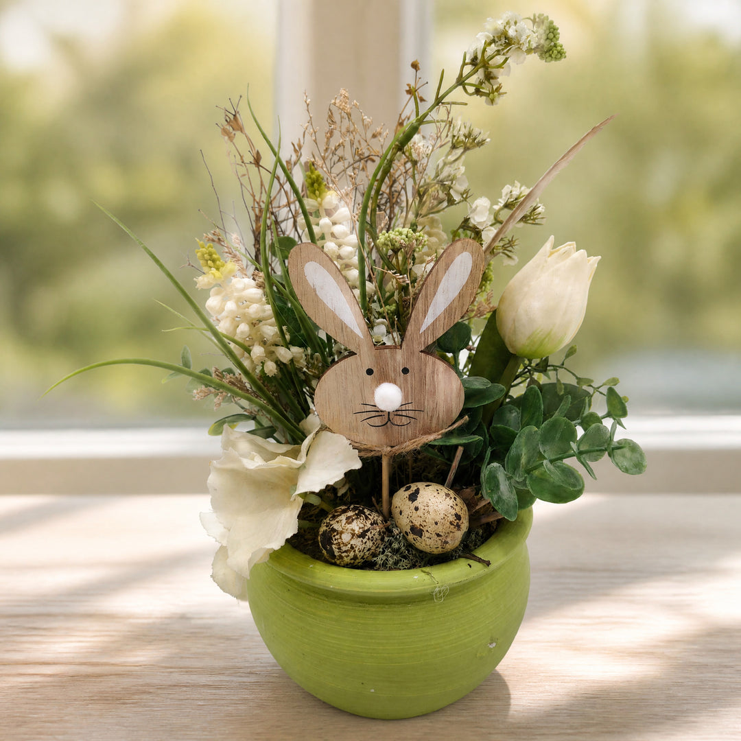 Szene Ostergesteck Tulpe Hase Eier Hyazinthen grün weiß