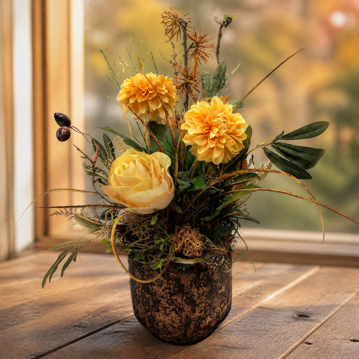 Szene Herbstgesteck Rose Chrysantheme Gräser orange braun