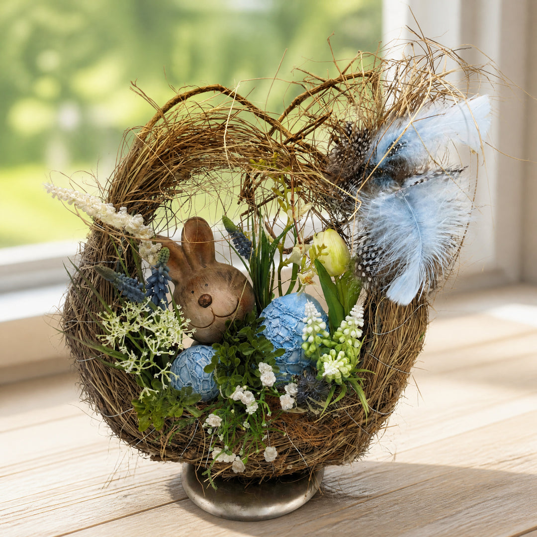 Szene Ostergesteck Hase Eier Federn Tulpe blau weiß natur
