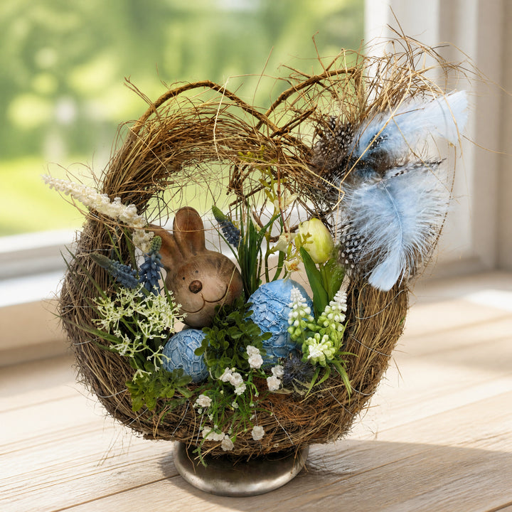 Szene Ostergesteck Hase Eier Federn Tulpe blau weiß natur