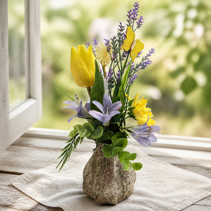 Szene Sommergesteck Tulpe Lavendel Schmetterling gelb lila