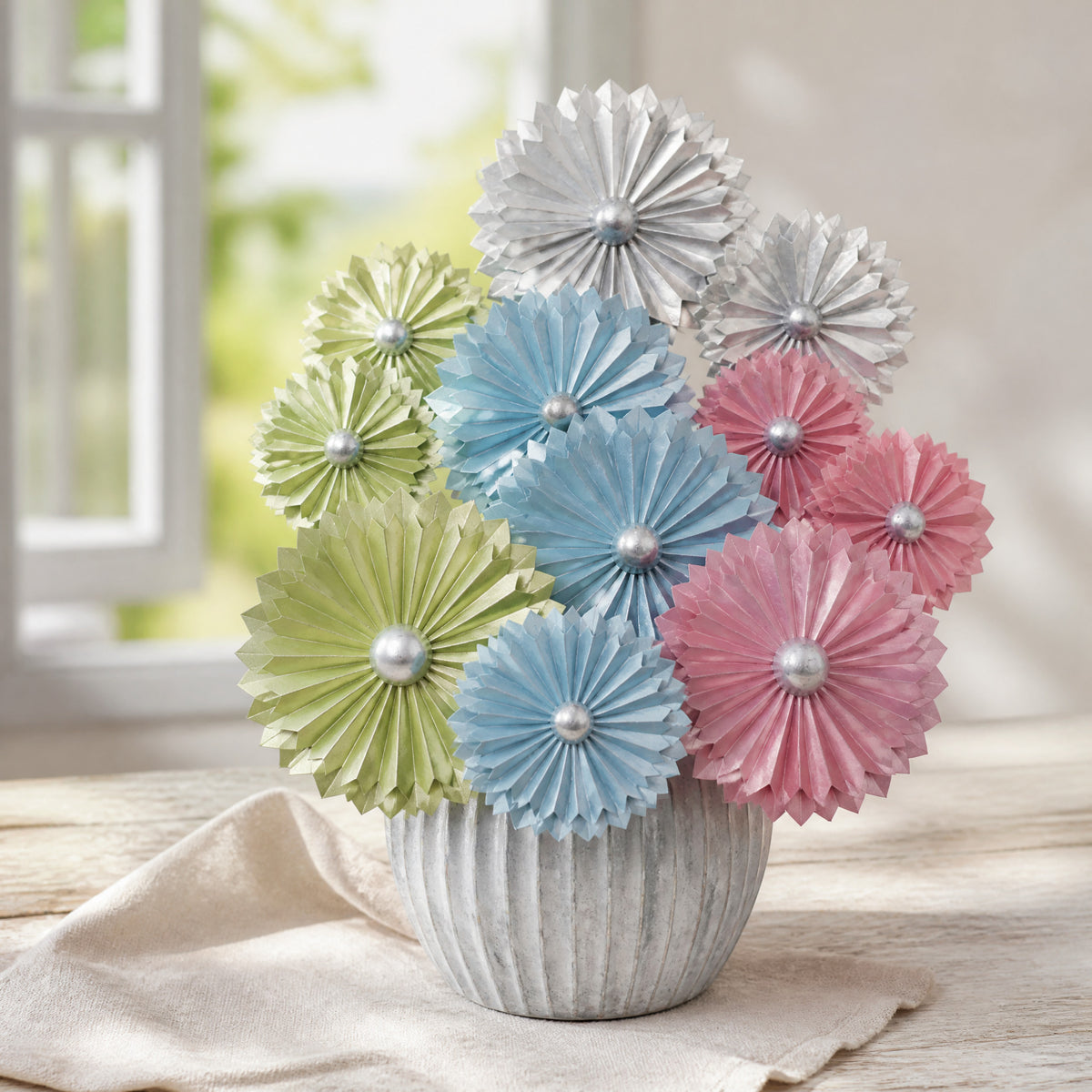 Szene Metallblumen DIY Sommerdekoration rosa blau grün silber