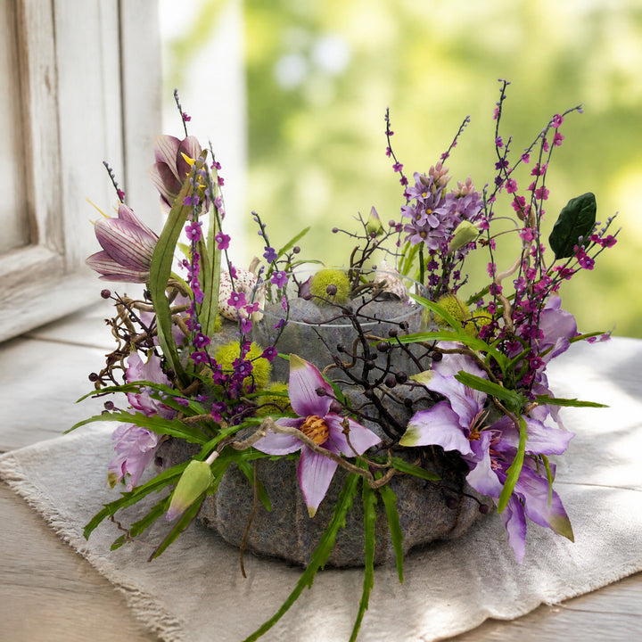 Szene Sommergesteck Windlicht Clematis Hyazinthen lila