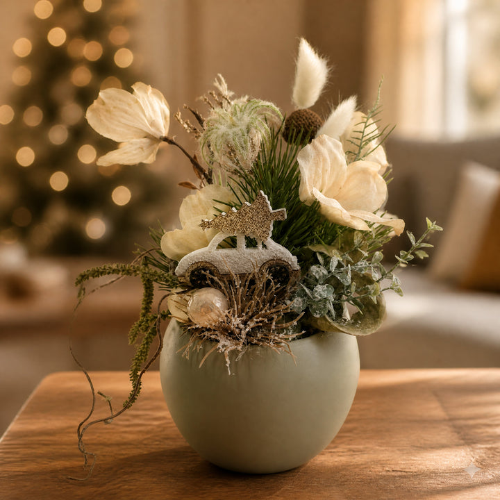 Szene Weihnachtsgesteck Auto Magnolien Tanne Kugel creme olive