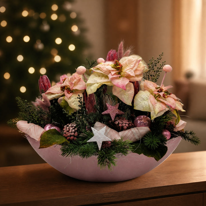 Szene Weihnachtsgesteck Weihnachtsstern Kugeln Sterne rosa creme