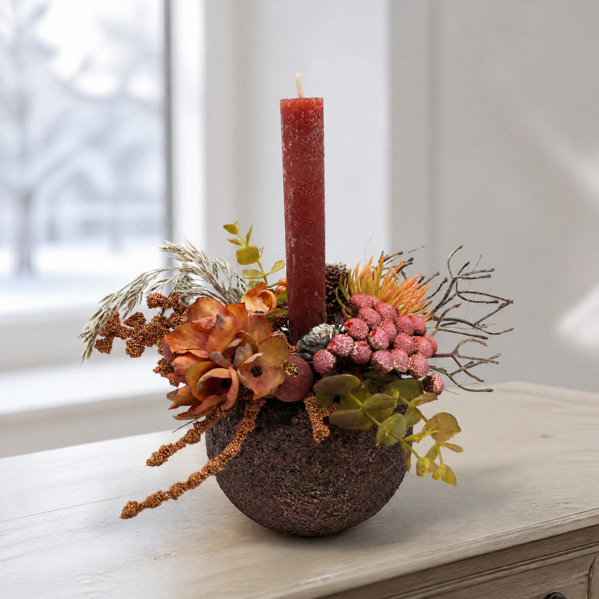 Szene Wintergesteck Kerze Zapfen Beeren rosa apricot