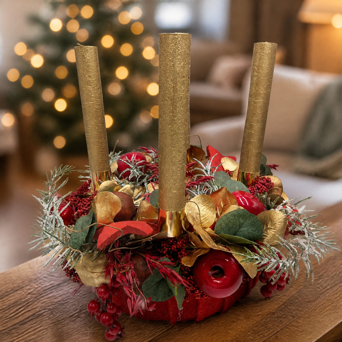 Szene Adventsgesteck Äpfel Granatapfel Beeren Stern rot gold