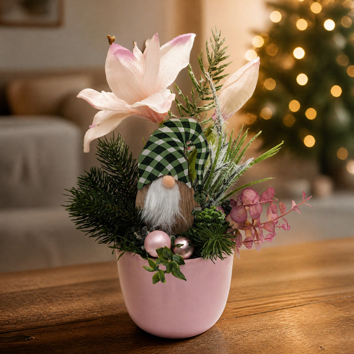 Szene Weihnachtsgesteck Amaryllis Wichtel Kugeln rosa grün