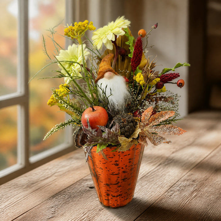 Szene Tischgesteck Herbstgesteck Wichtel Gerbera Apfel orange gelb