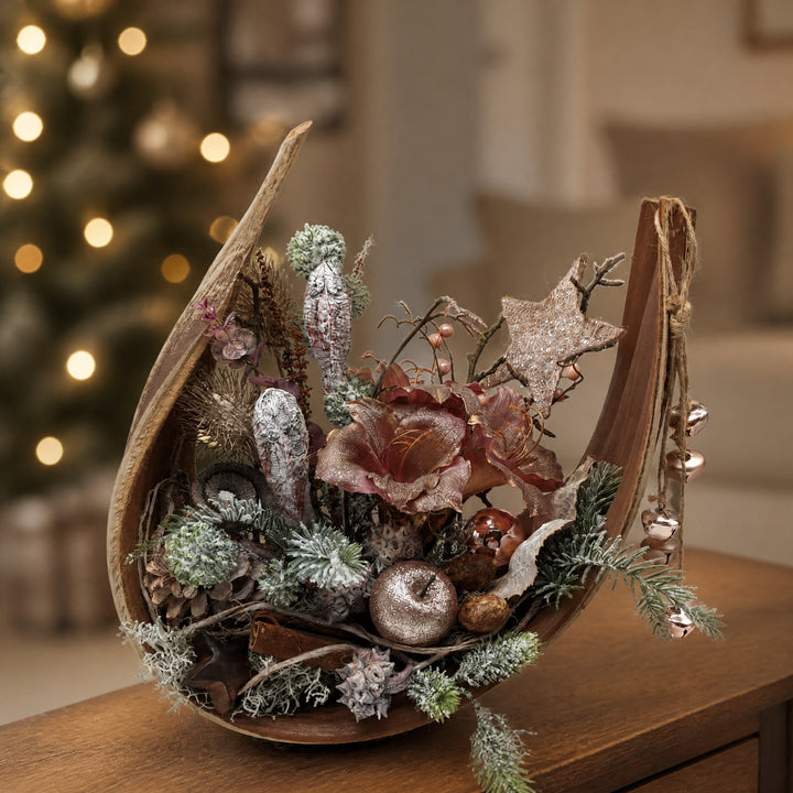Szene Wintergesteck Tischgesteck Amaryllis Apfel Stern Glöckchen rosa