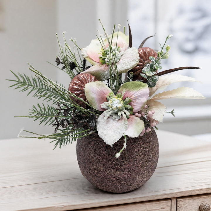 Szene Wintergesteck Christrose Eukalyptus Tanne rosa creme