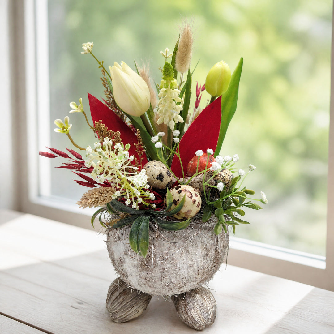 Szene Ostergesteck Tulpen Eier Schleierkraut weiß rot