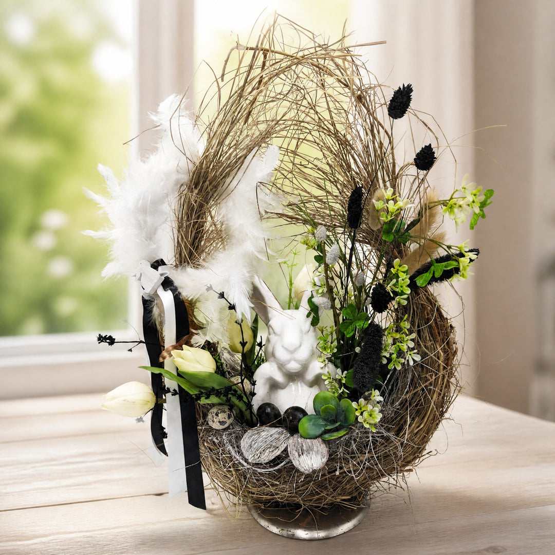 Szene Ostergesteck Hase Tulpen Federn Schleife weiß schwarz natur