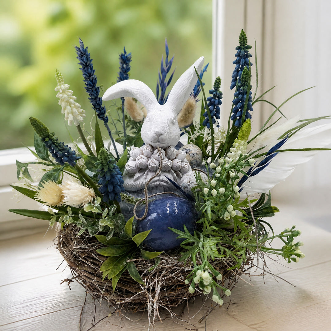 Szene Ostergesteck Nest Hase Hyazinthe Ei blau weiß