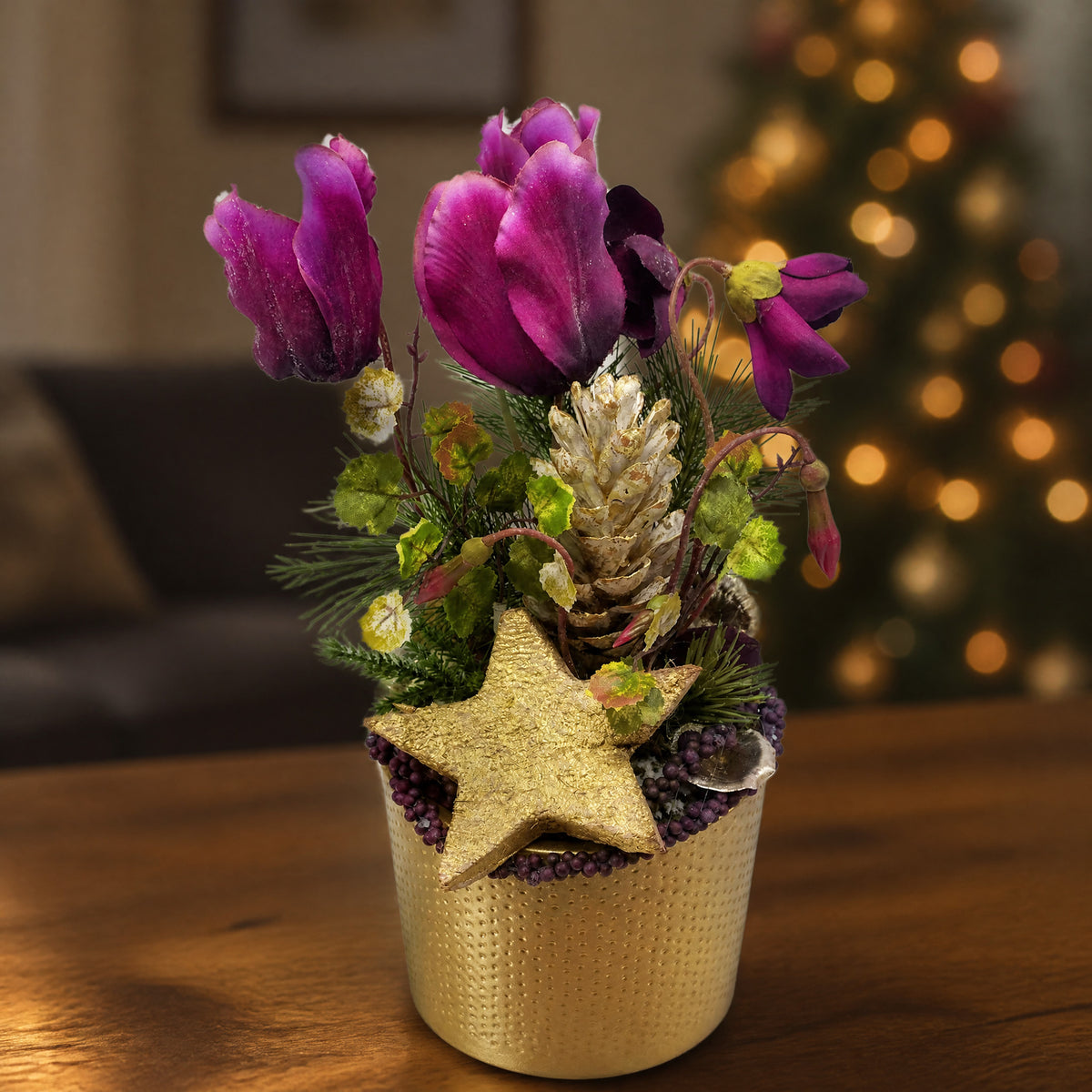 Szene Seidenblumengesteck Wintergesteck Weihnachten Alpenveilchen Stern lila