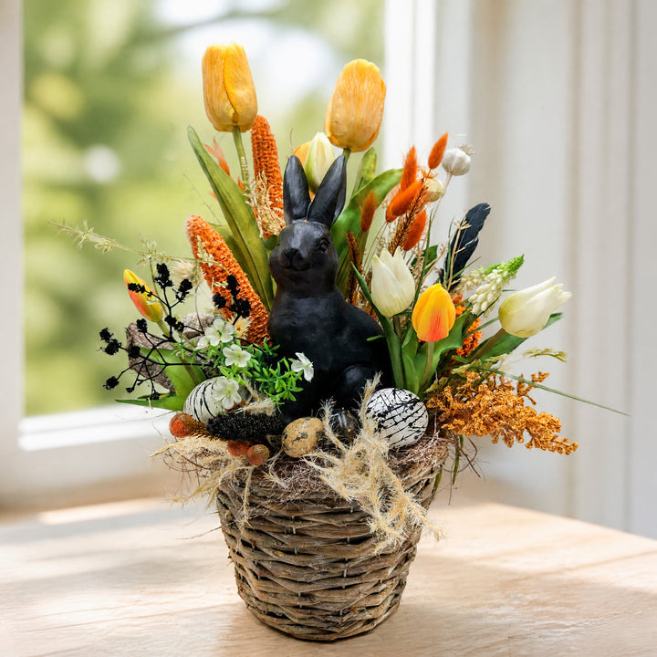 Szene Ostergesteck Hase Tulpen Mais im Korb orange schwarz