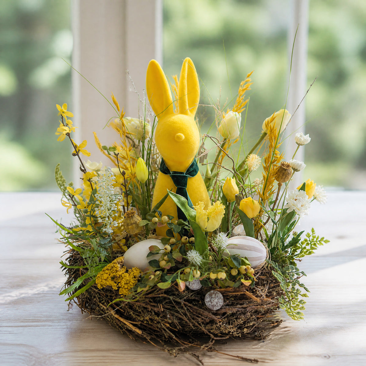 Szene Osterkranz Hase Eier Tulpen Mohnkapseln gelb weiß
