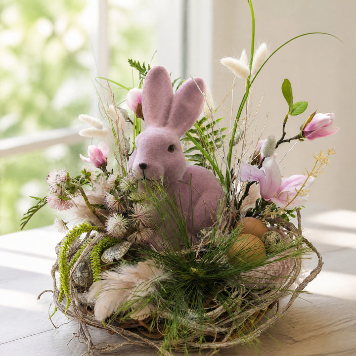 Szene Ostergesteck Hase Magnolie Federn Eier rosa creme