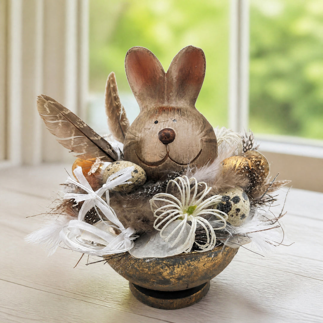 Szene Ostergesteck Hase Federn Wachteleier Spider gold natur
