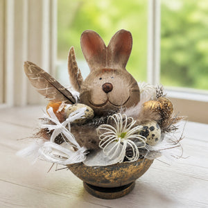 Szene Ostergesteck Hase Federn Wachteleier Spider gold natur