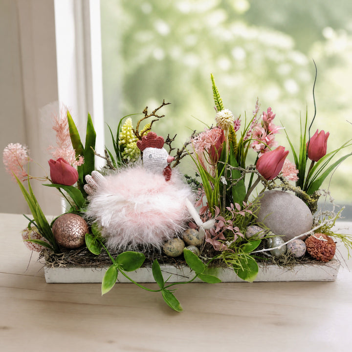 Szene Ostergesteck Huhn Tulpen Hyazinthen Eier rosa weiß