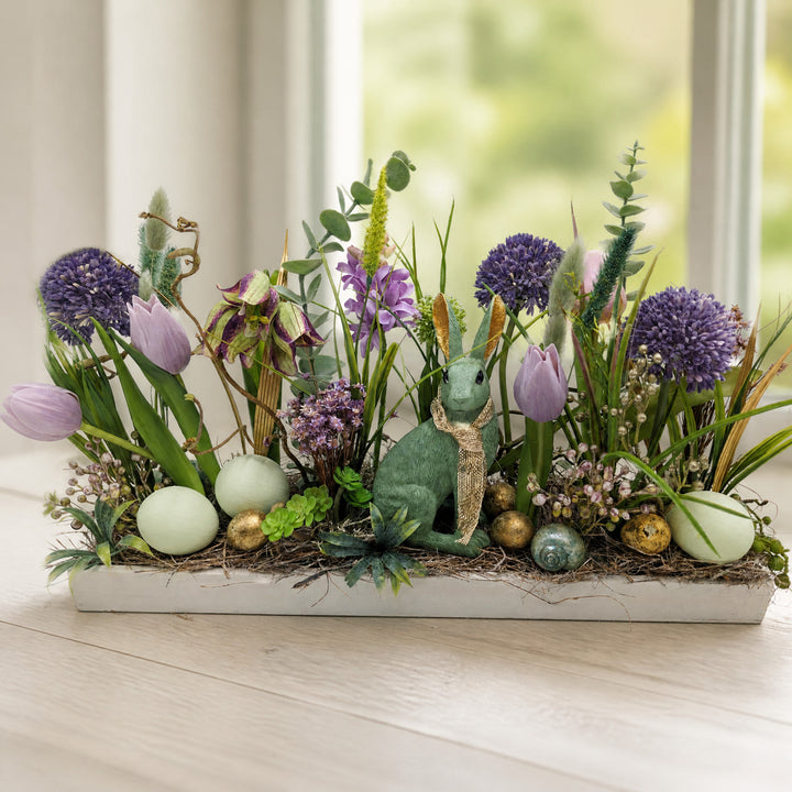 Szene Ostergesteck Hase Allium Tulpen Schnecke mint lila