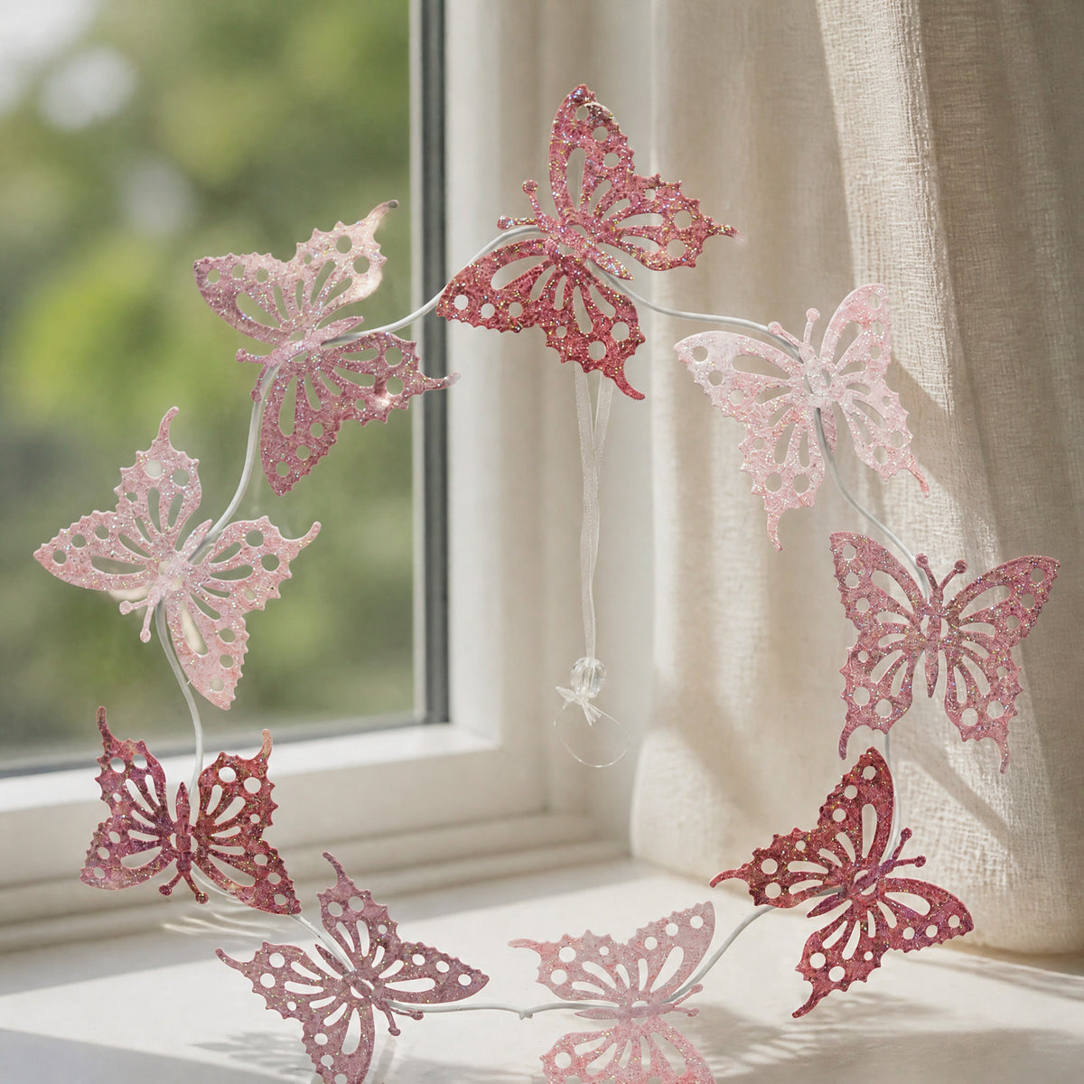 Szene Fensterdeko Schmetterling Kranz Glitzer rosa altrosa