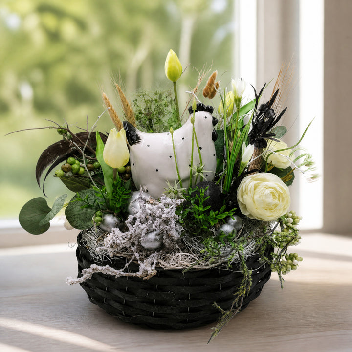 Szene Ostergesteck Frühlingsgesteck Huhn Tulpen Eier Gräser schwarz weiß